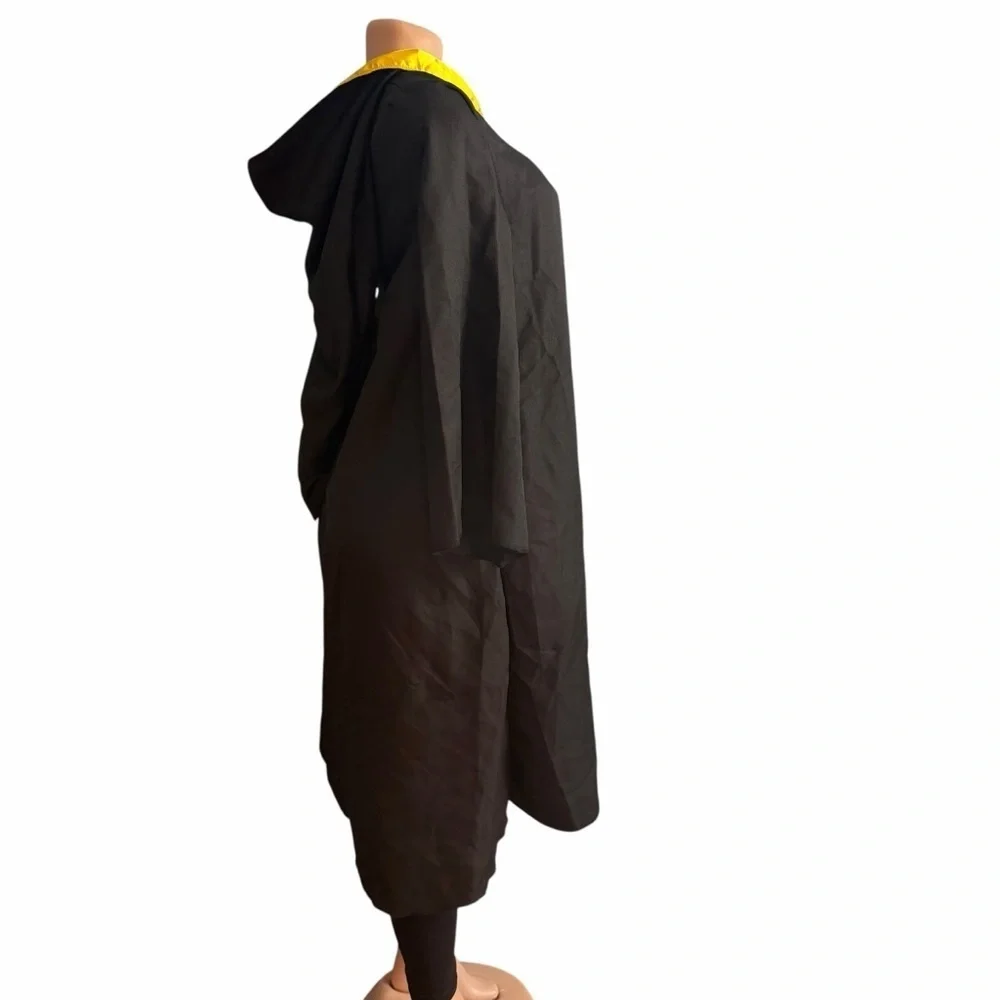 Wizarding World of Harry Potter Hufflepuff  Robe Cloak